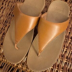 Used, but excellent condition FITFLOPS!
